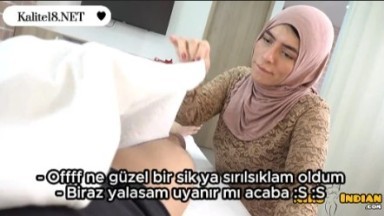 Türbanlı üvey abla pornosu - Beyaz bacaklar!
